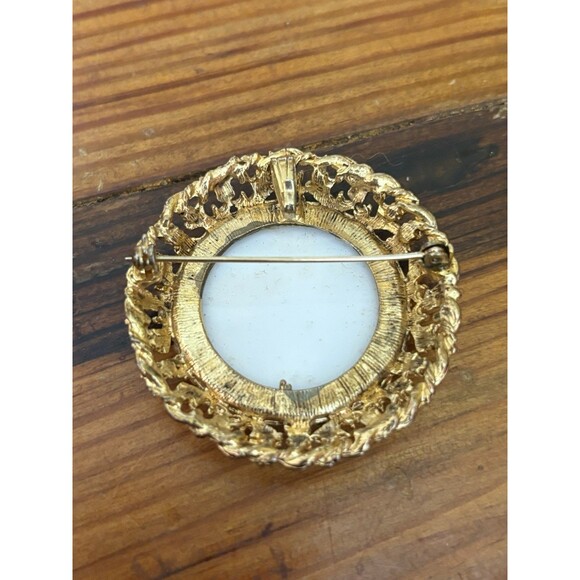 Vintage Porcelain Brooch Pin Courting Couple Lovers Fragonard French Scene Round - Picture 8 of 12